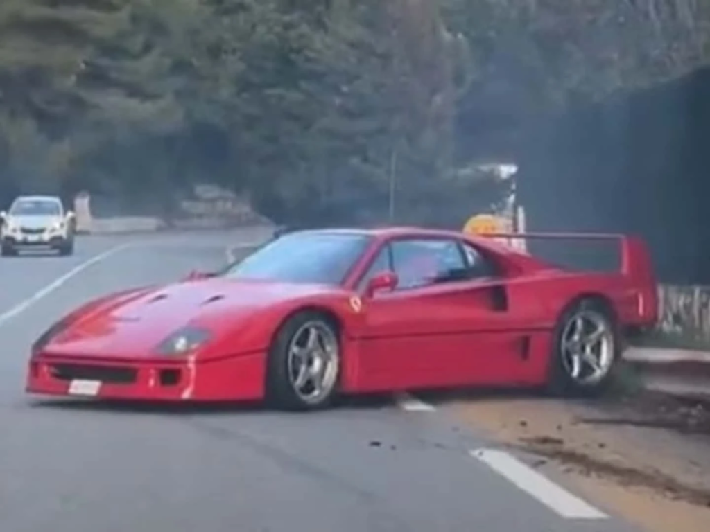 Ferrari F40 de Norris se envolve em acidente em Mônaco